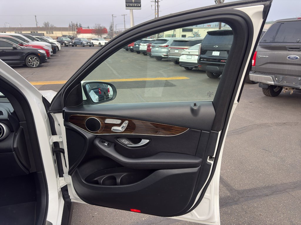 Used 2020 Mercedes-Benz GLC 300 4MATIC image 18