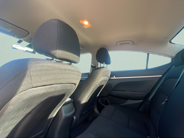 Used 2020 Hyundai Elantra SE w/ Cargo Package (C1) FWD image 16