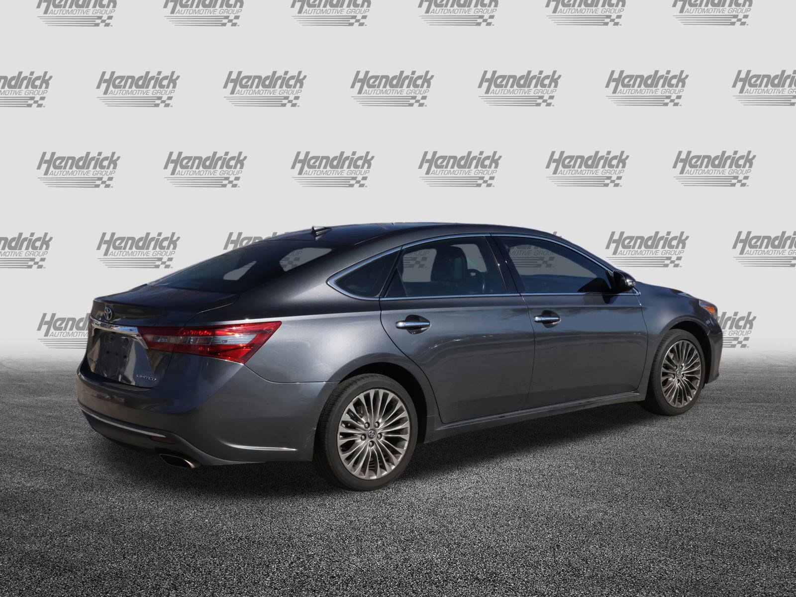 Used 2017 Toyota Avalon Limited image 9