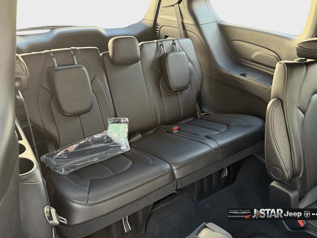 New 2026 Chrysler Pacifica Select image 26