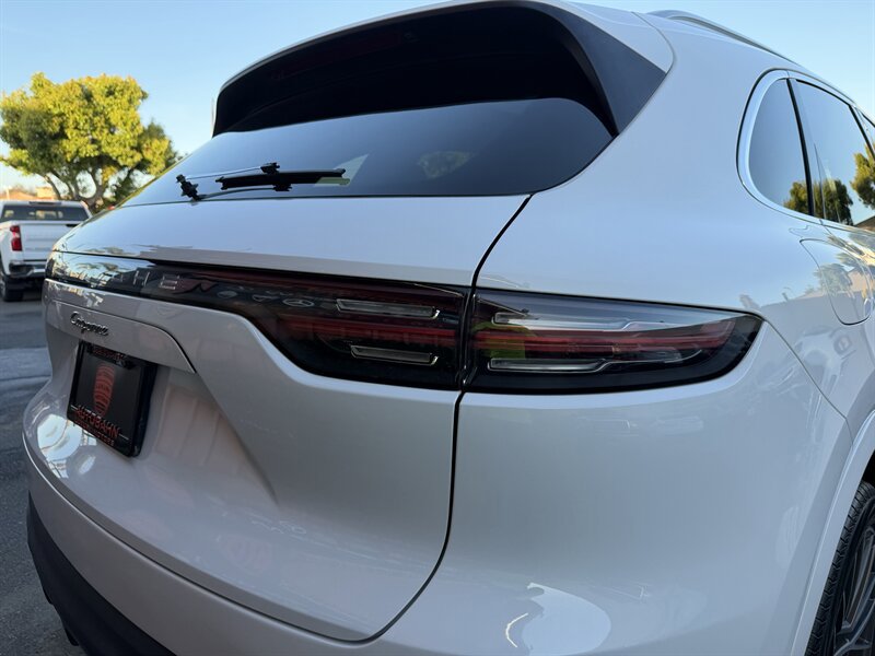 Used 2021 Porsche Cayenne AWD/4WD image 16