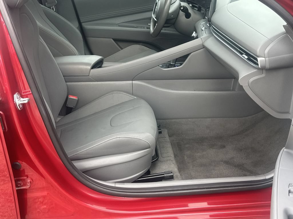 Used 2025 Hyundai Elantra SEL FWD image 13