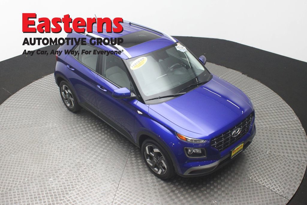 Used 2025 Hyundai Venue SEL image 3