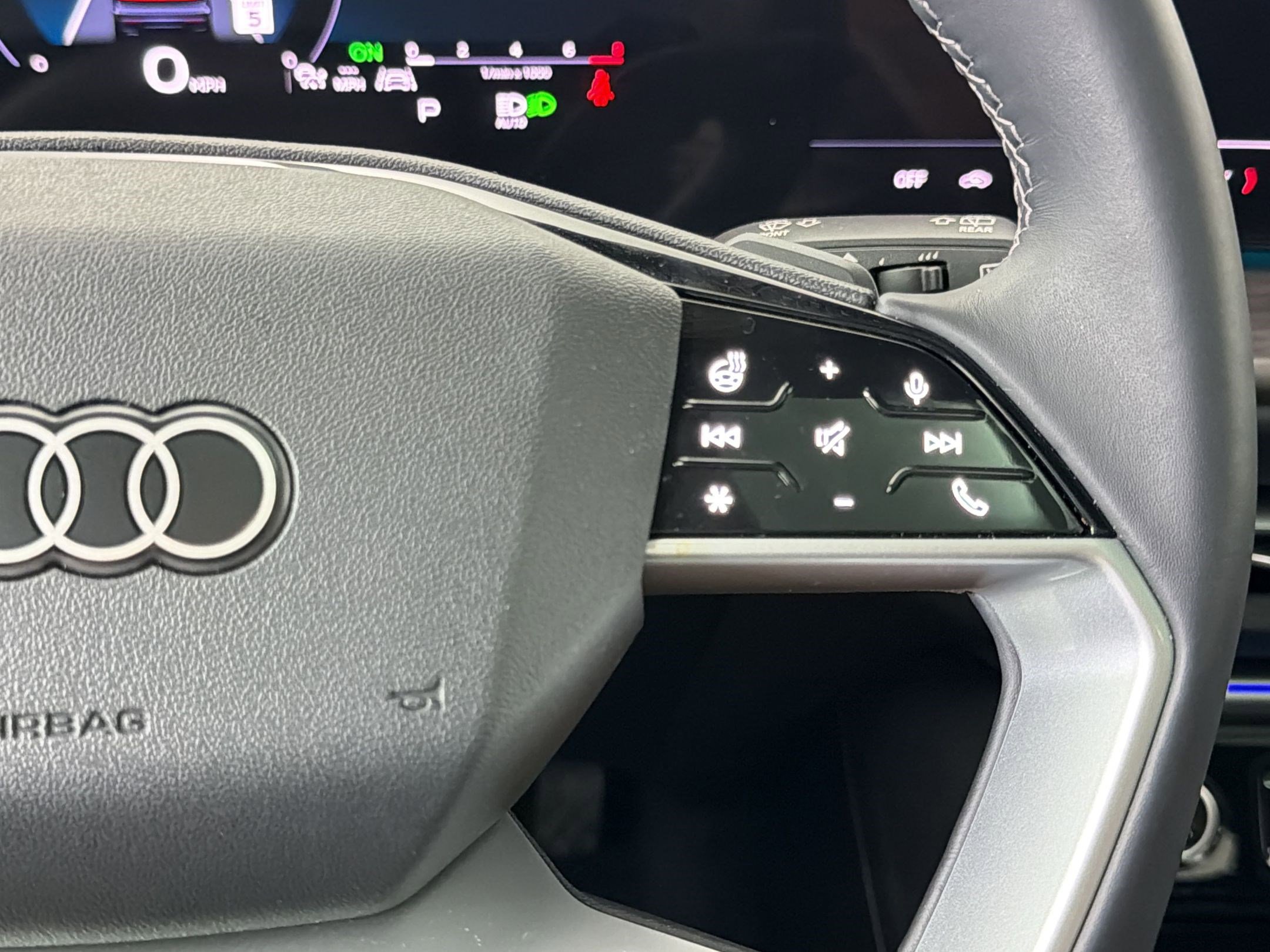 Used 2025 Audi Q5 Premium w/ Convenience Package image 28