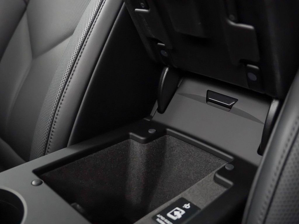 Certified 2025 Porsche Macan image 35