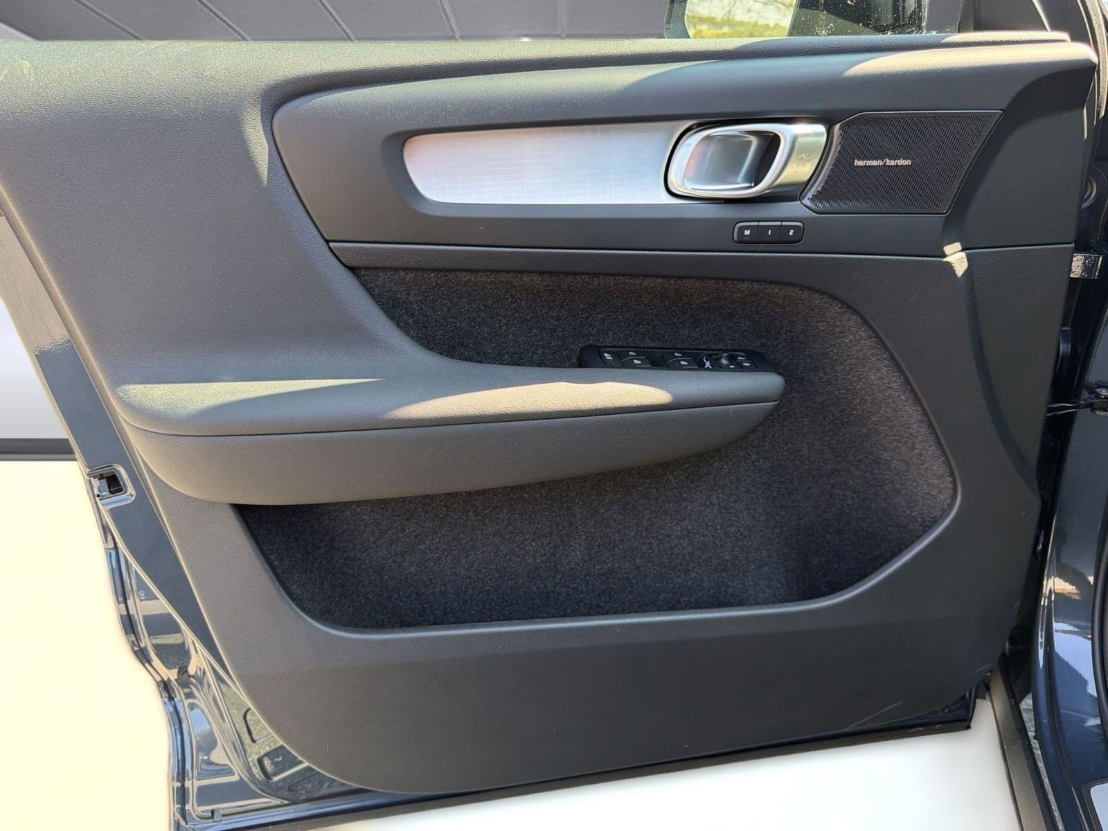 New 2026 Volvo XC40 B5 Ultra w/ Protection Package Premier image 21