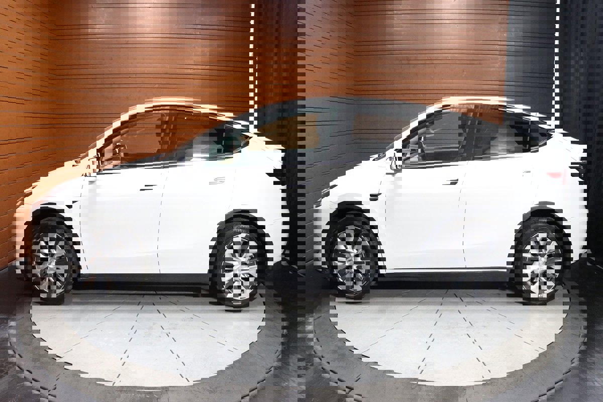 Used 2023 Tesla Model Y Long Range image 8