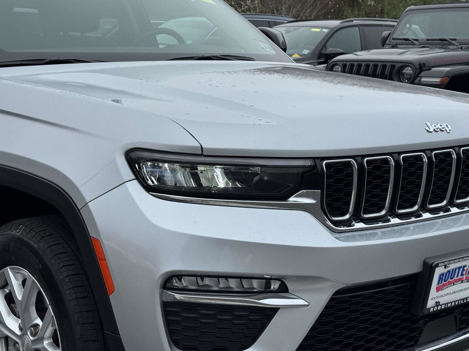 Used 2023 Jeep Grand Cherokee Limited AWD/4WD image 7