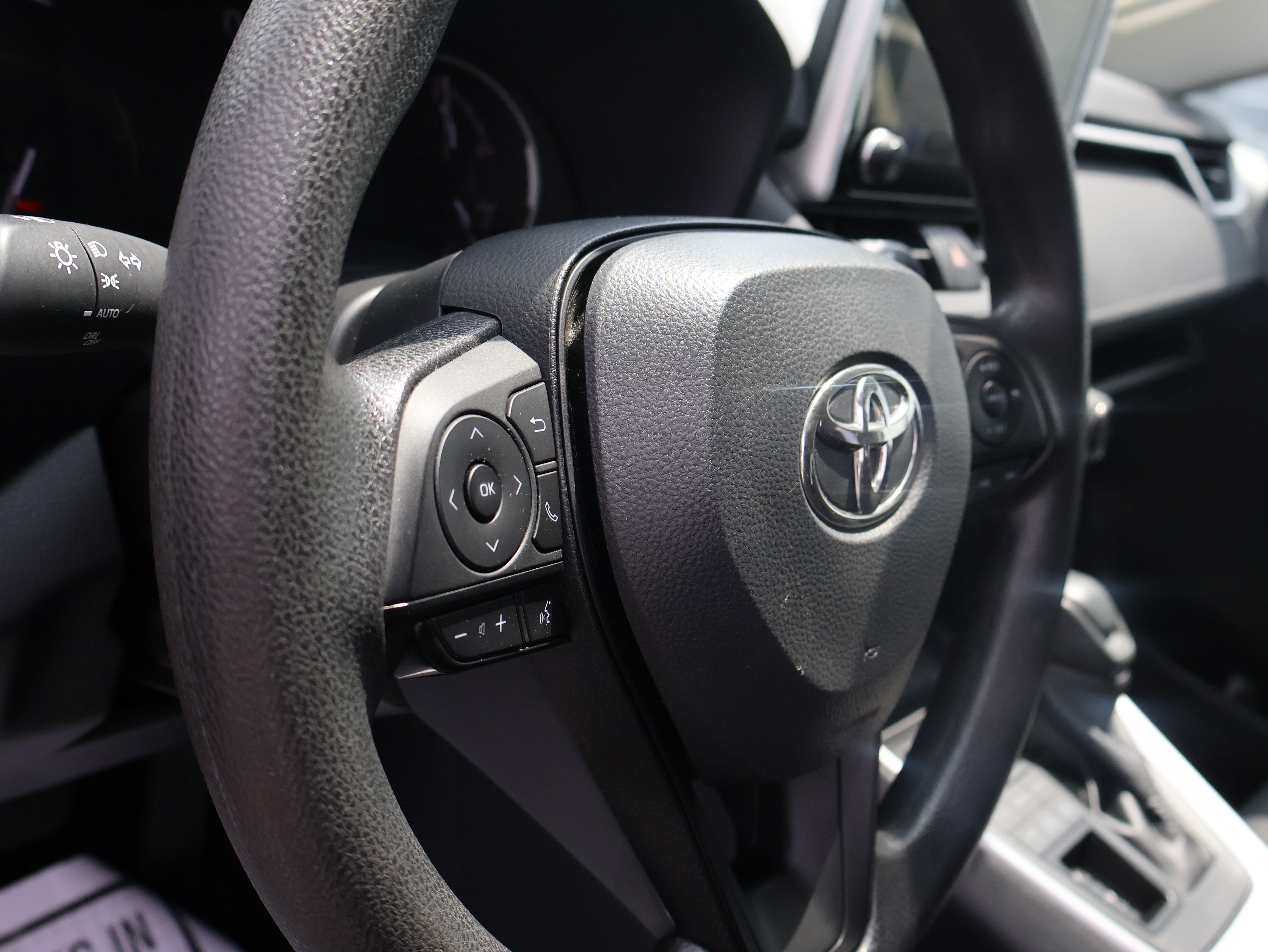 Used 2025 Toyota RAV4 XLE AWD/4WD image 24