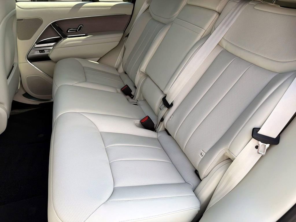 New 2026 Land Rover Range Rover SE image 13