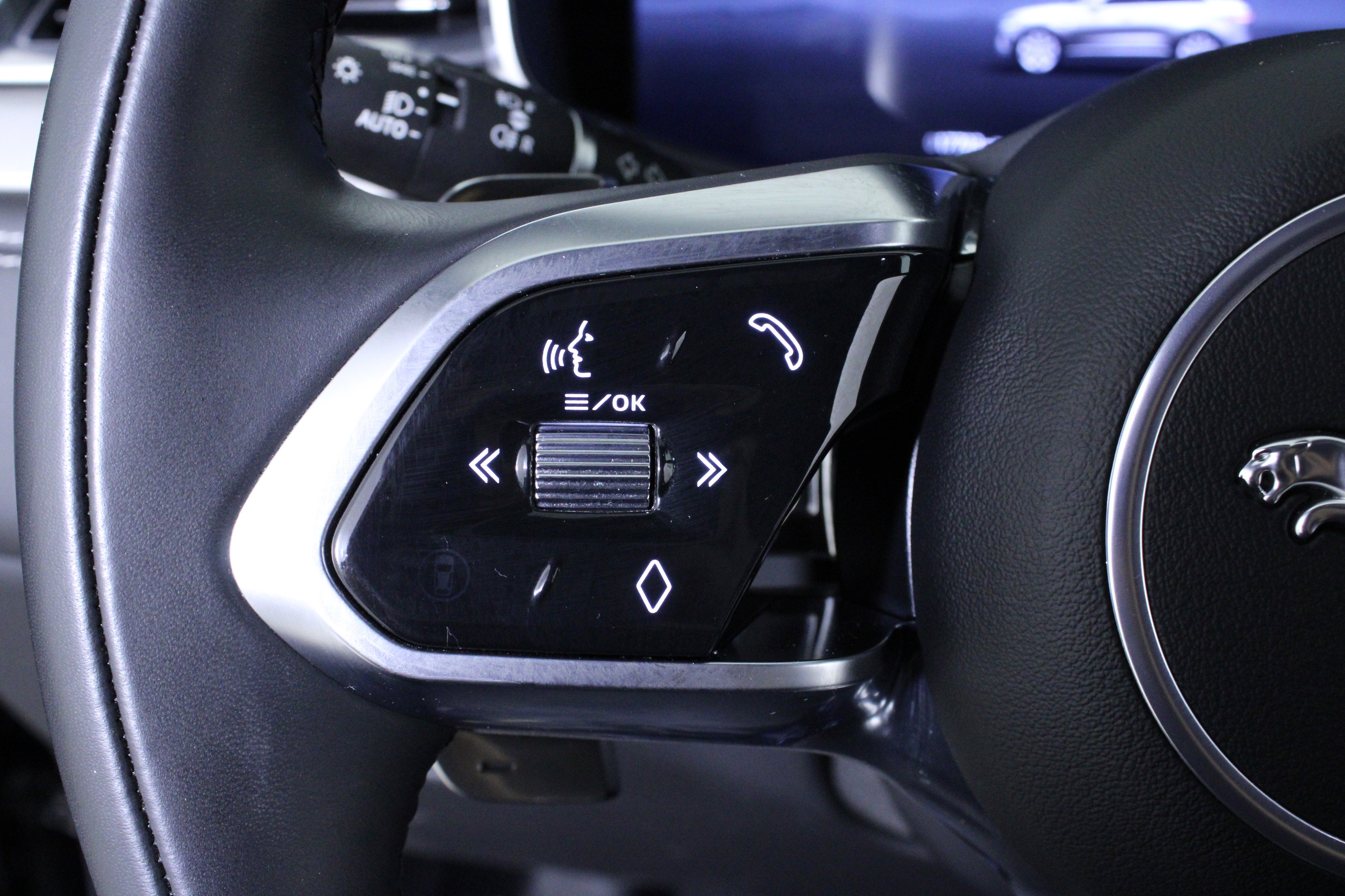 Used 2025 Jaguar F-PACE R-Dynamic S image 23