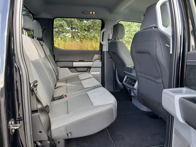 New 2025 Ford F250 XLT w/ Black Appearance Package image 31