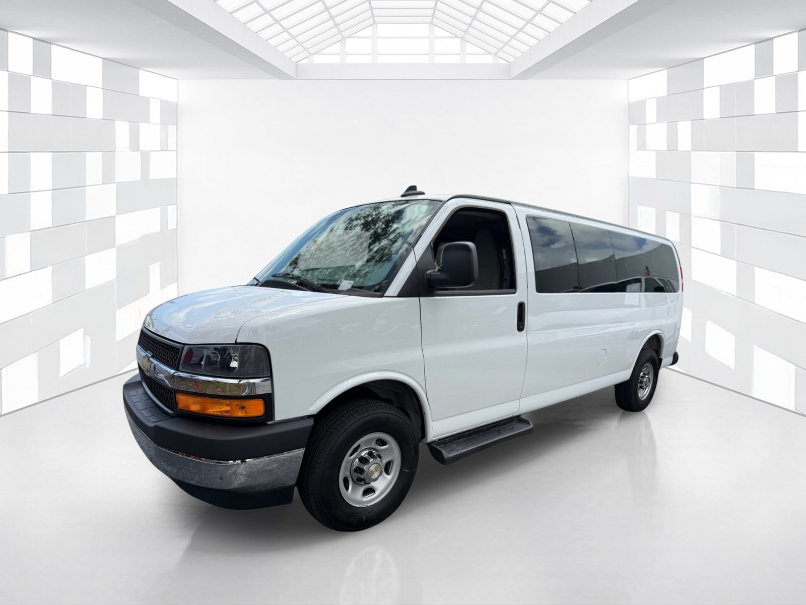 Used 2025 Chevrolet Express 3500 LT w/ LT Preferred Equipment Group RWD image 3