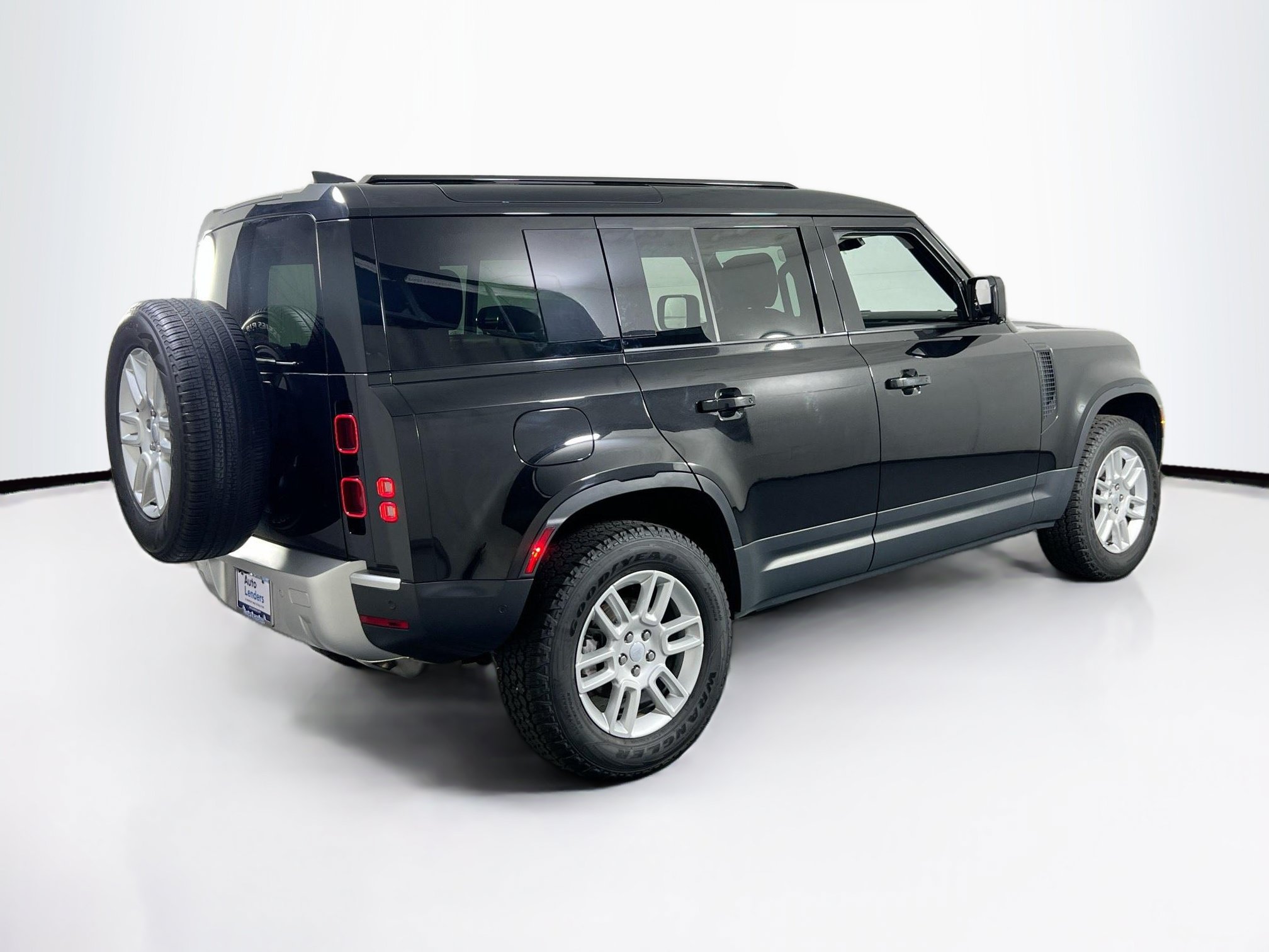 Used 2024 Land Rover Defender 110 S AWD/4WD image 5