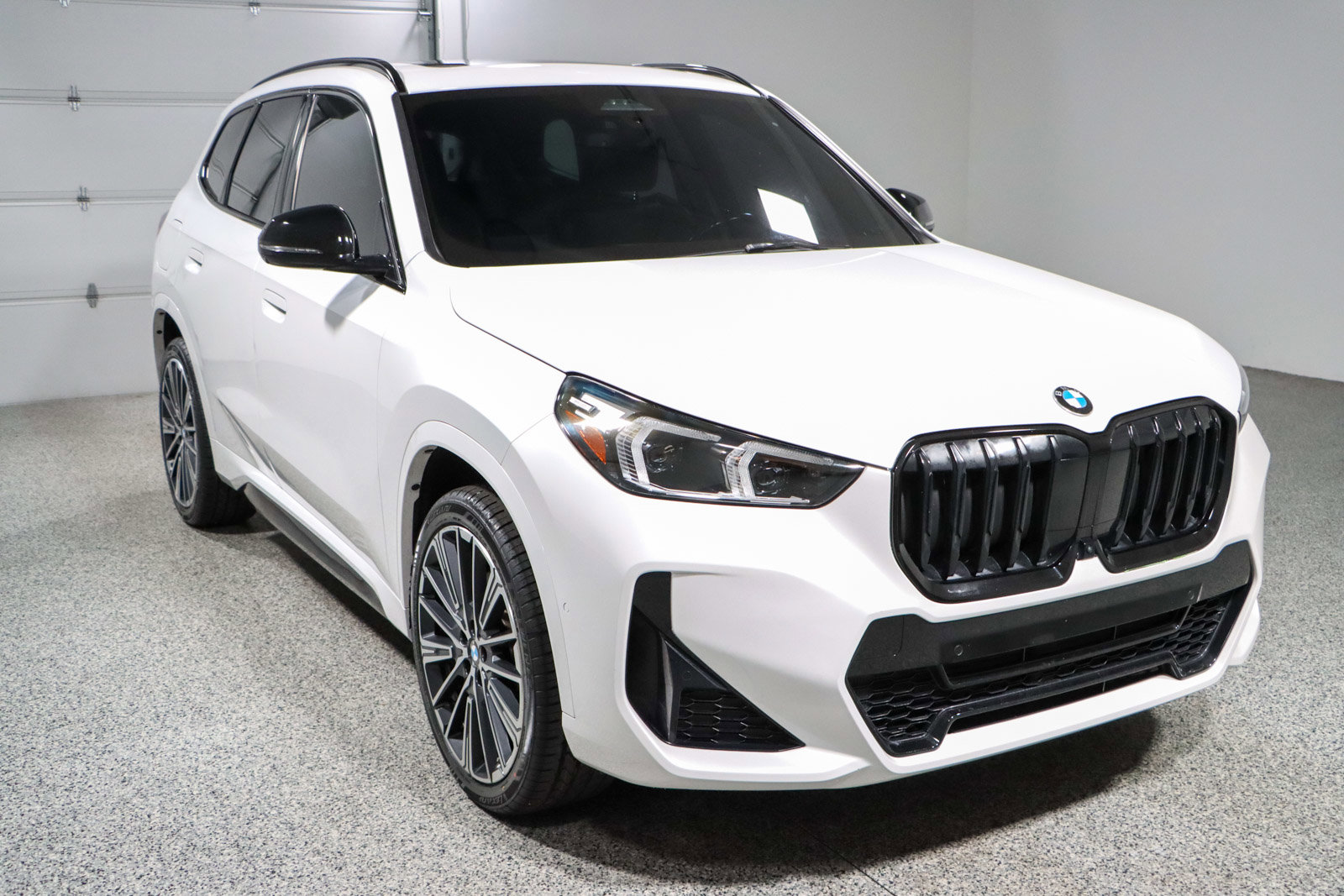 Used 2023 BMW X1 xDrive28i w/ Premium Package AWD/4WD image 5