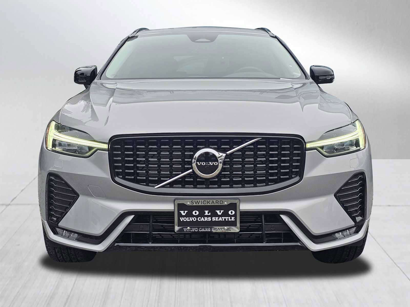 Certified 2025 Volvo XC60 B5 Core w/ Protection Package Premier image 8