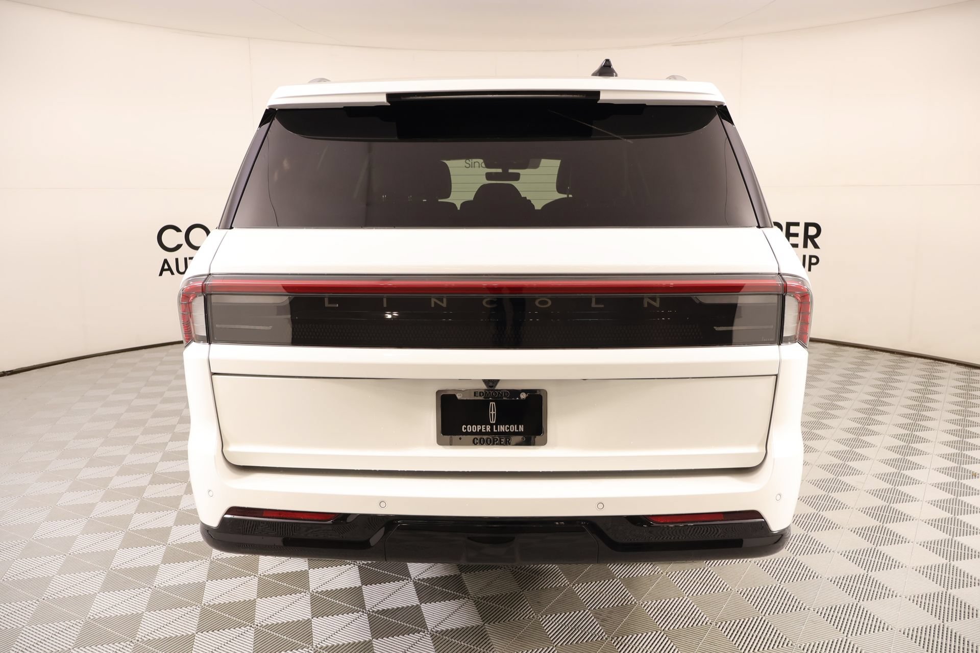 Used 2025 Lincoln Navigator L Reserve AWD/4WD image 24