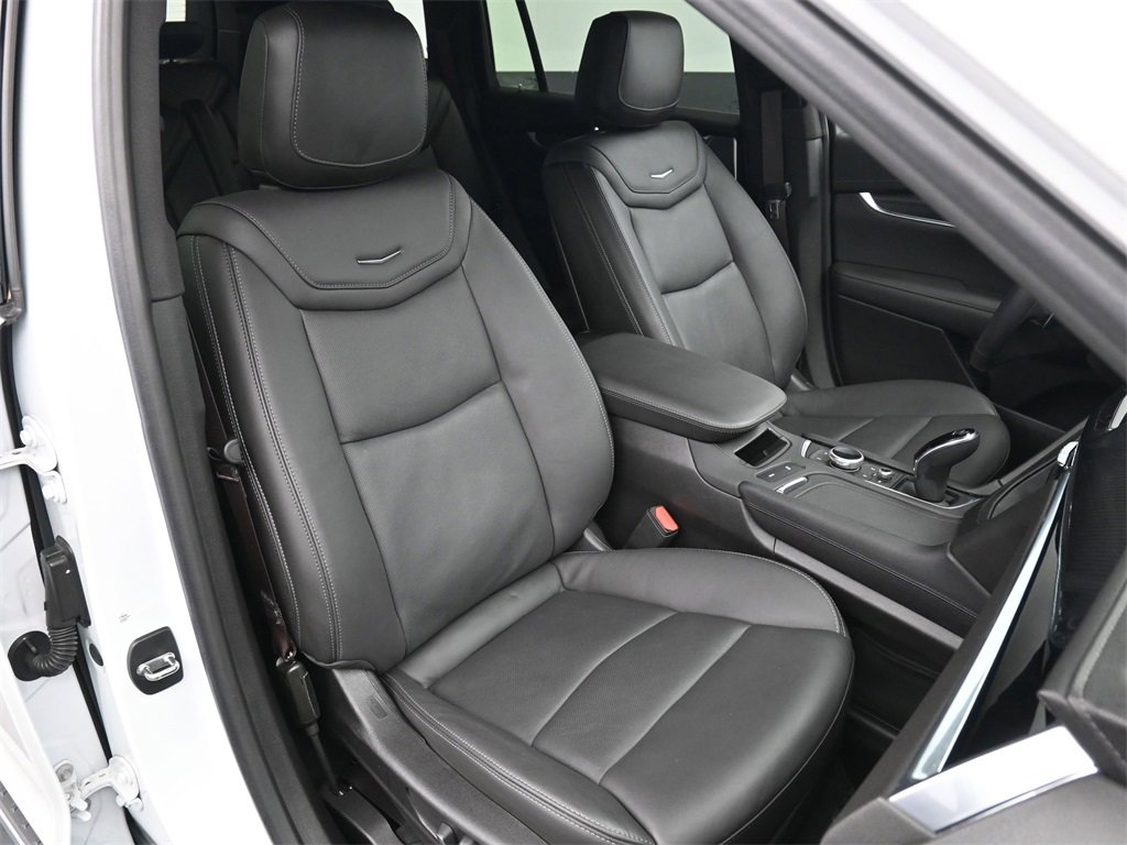 Certified 2023 Cadillac XT6 Sport w/ LPO, ONYX Package image 18