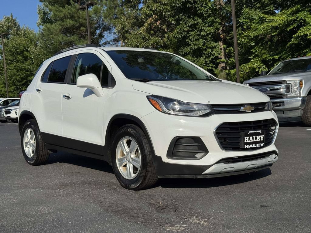 Used 2020 Chevrolet Trax LT w/ LT Convenience Package FWD image 2