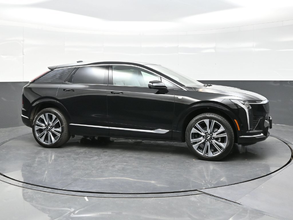 New 2027 Cadillac Optiq Premium Luxury w/ LPO, Floor Liner Package AWD/4WD image 8