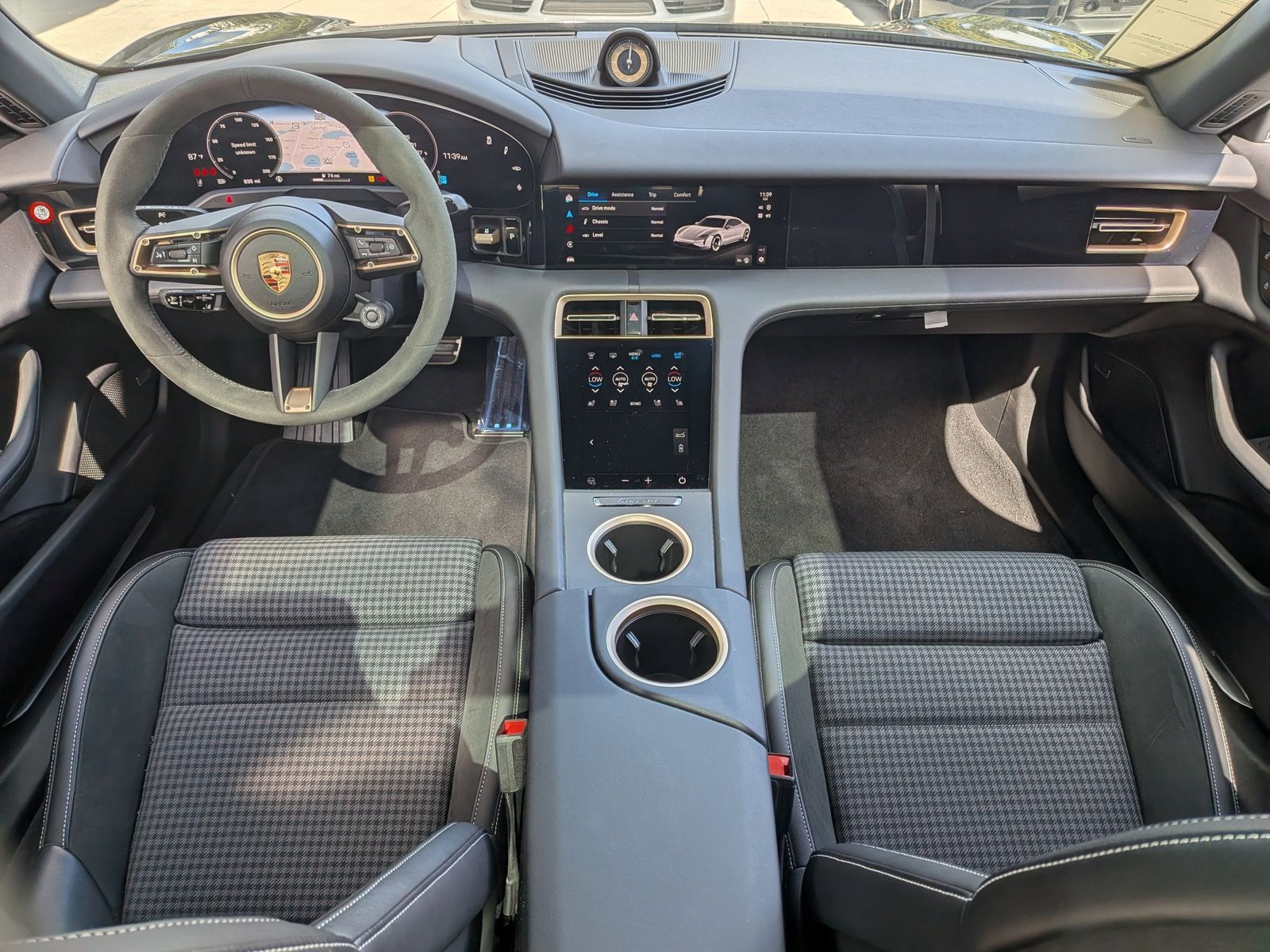 New 2025 Porsche Taycan 4S AWD/4WD image 22