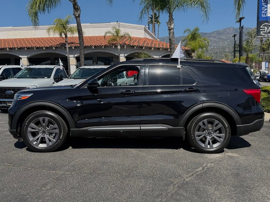 Certified 2022 Ford Explorer XLT w/ Equipment Group 202A image 5