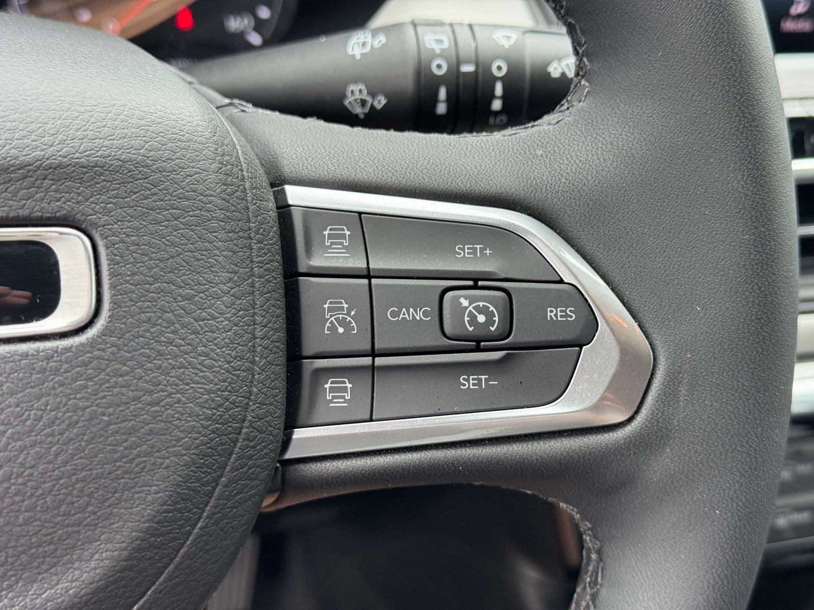 Used 2026 Jeep Compass Limited AWD/4WD image 21