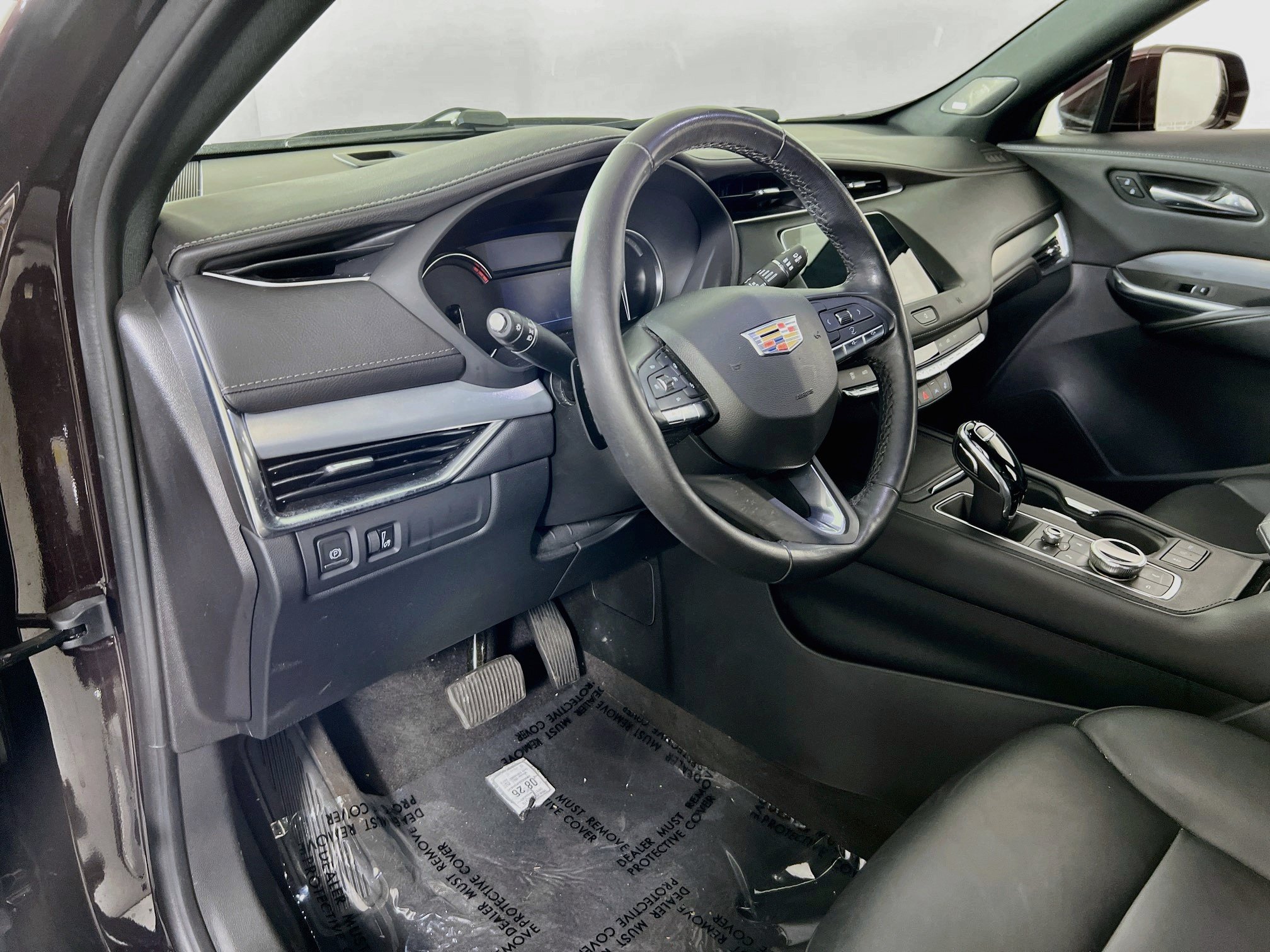 Used 2021 Cadillac XT4 Premium Luxury w/ Cold Weather Package AWD/4WD image 9