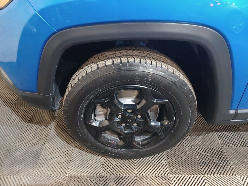 Used 2023 Jeep Compass Trailhawk w/ Trailhawk Convenience Group AWD/4WD image 18