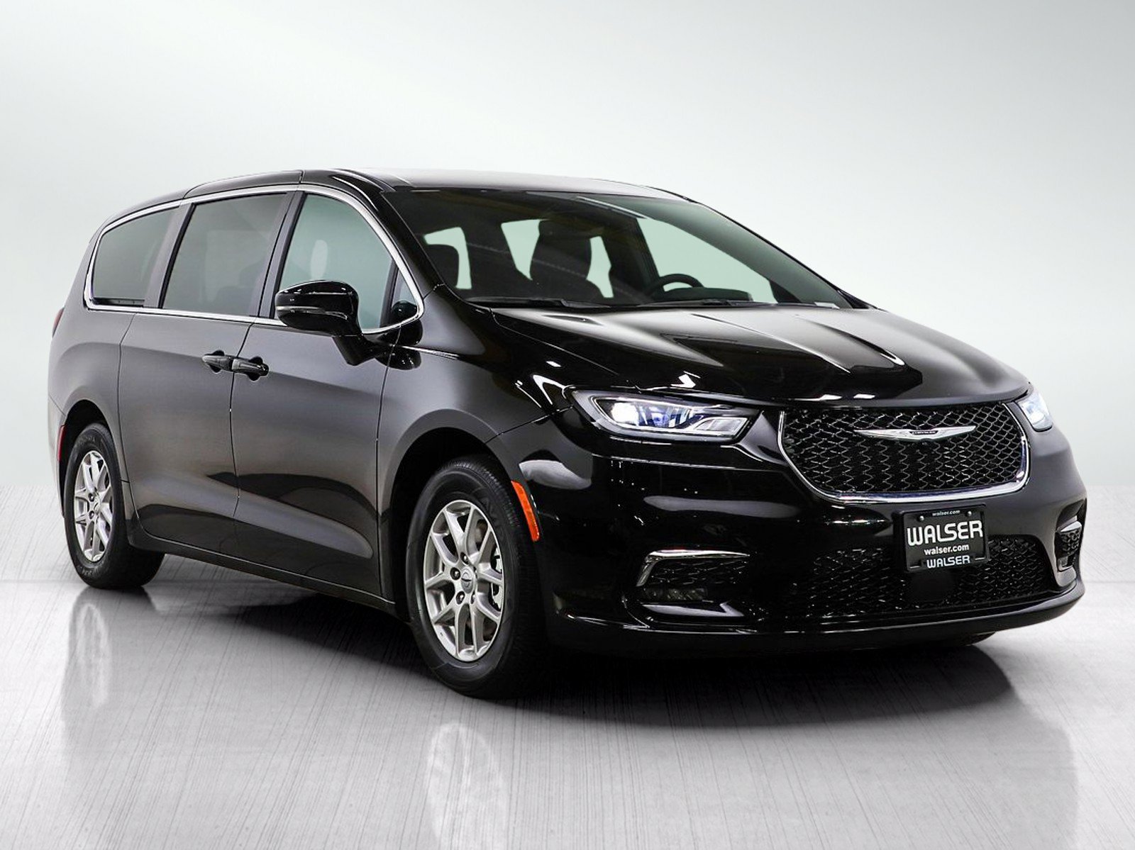 Used 2025 Chrysler Pacifica Select FWD image 7