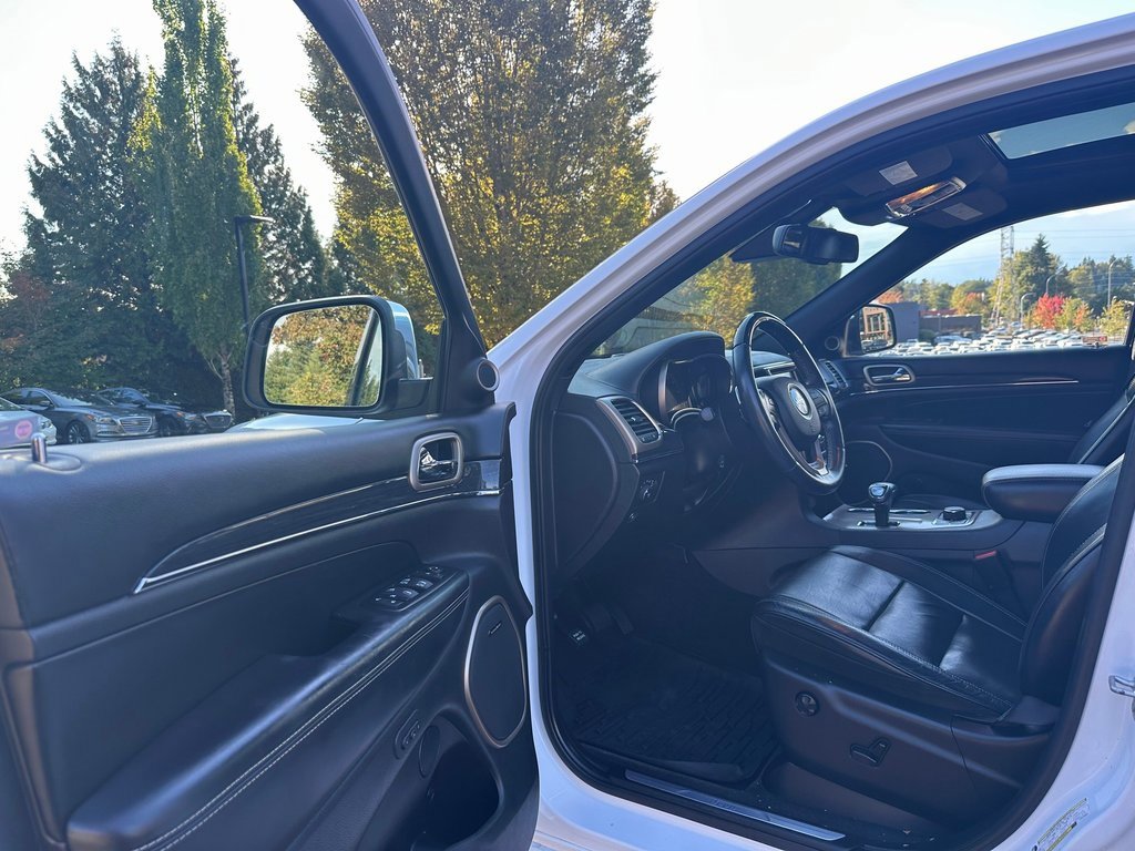 Used 2015 Jeep Grand Cherokee Overland w/ Advanced Technology Group image 19