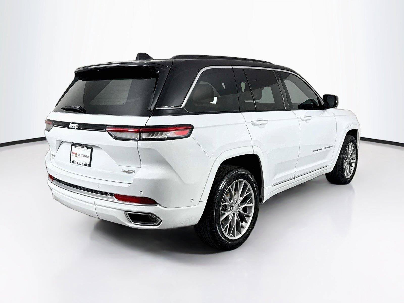 Used 2025 Jeep Grand Cherokee Summit AWD/4WD image 2