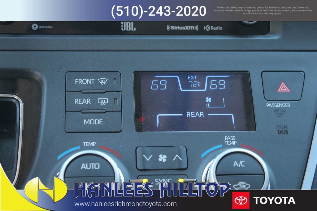 Used 2018 Toyota Sienna Limited w/ Carpet Mat Package image 27