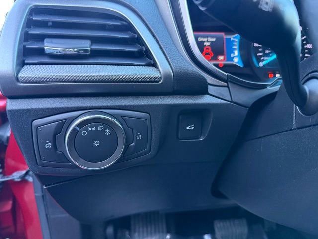 Used 2020 Ford Fusion SE image 15