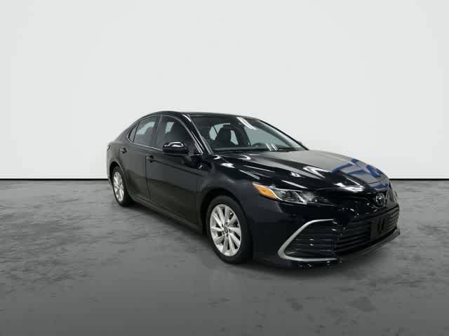 Used 2022 Toyota Camry LE FWD image 6