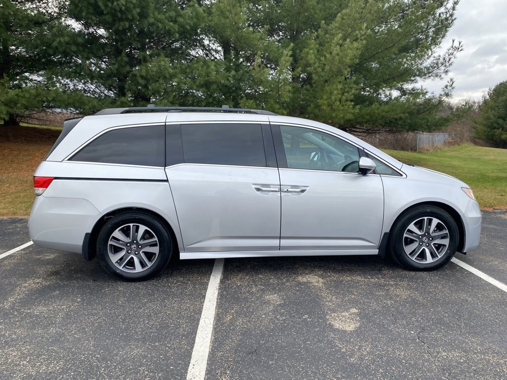 Used 2015 Honda Odyssey Touring video 2