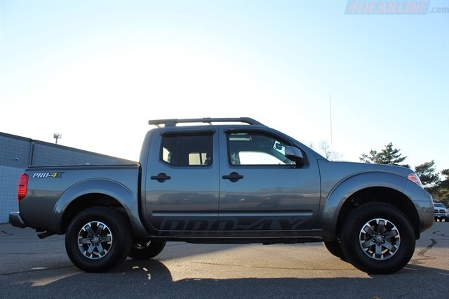 Used 2020 Nissan Frontier PRO-4X w/ Pro-4x Utility Package image 40