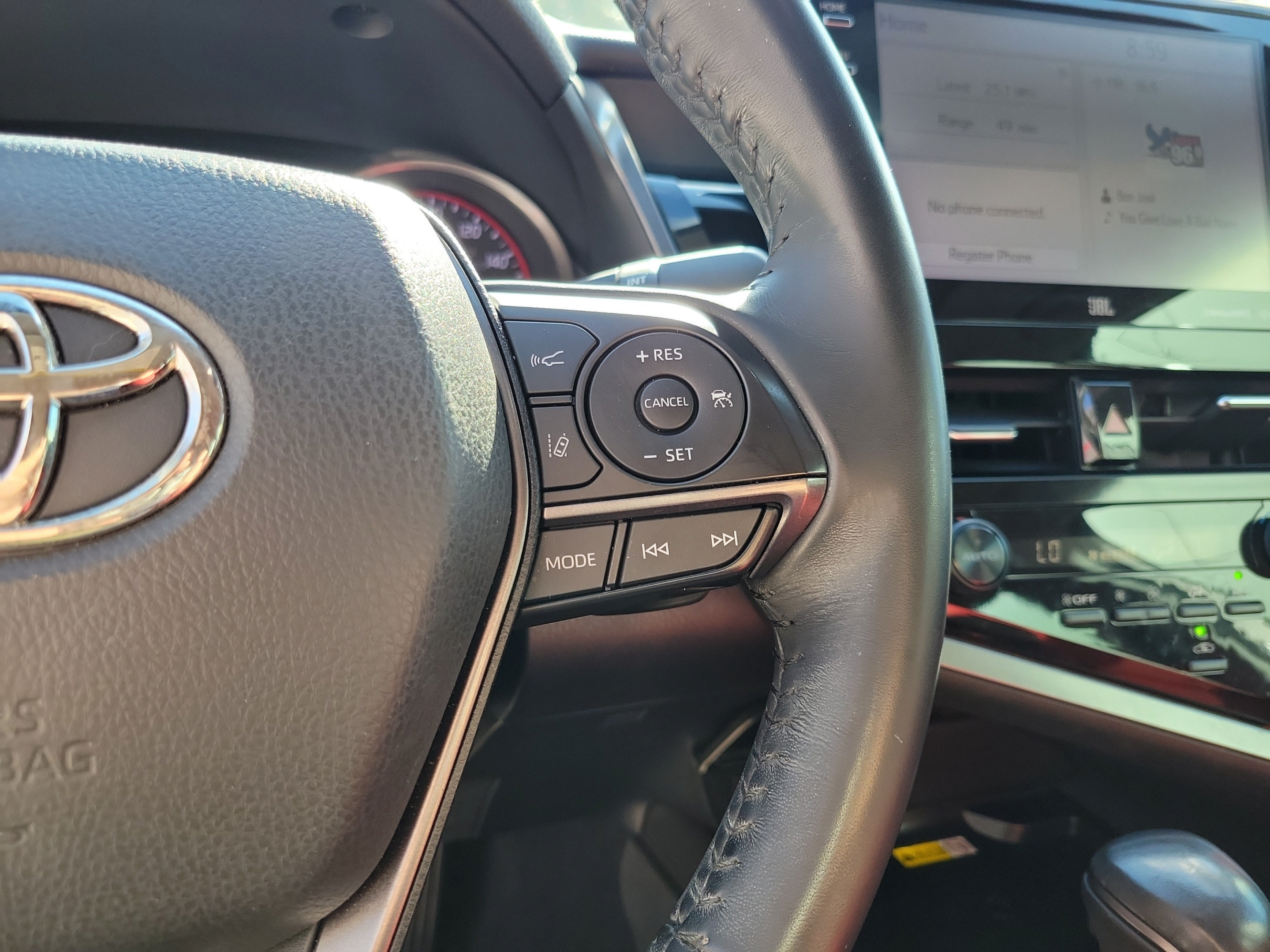Used 2022 Toyota Camry XSE FWD image 15