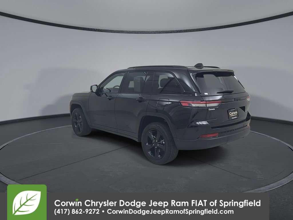 Used 2023 Jeep Grand Cherokee Altitude image 11