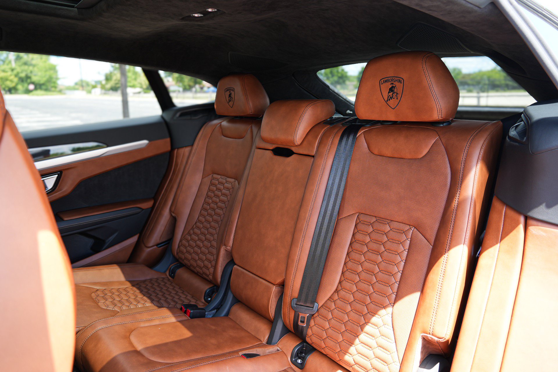 Used 2020 Lamborghini Urus AWD/4WD image 26
