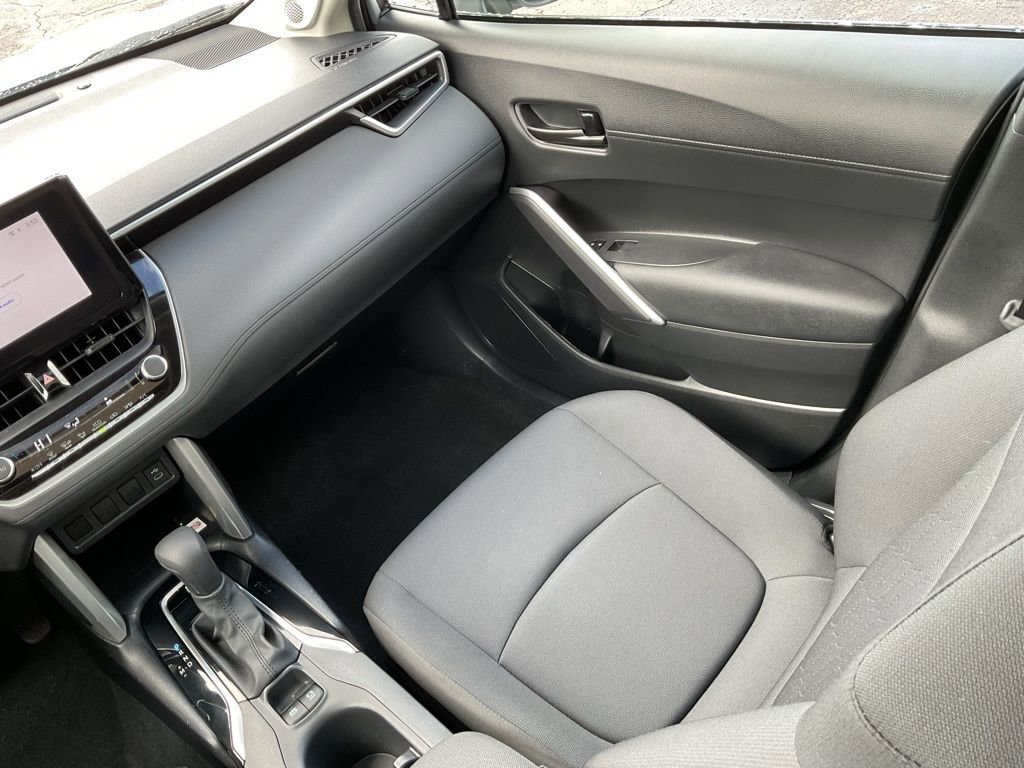 Used 2023 Toyota Corolla Cross LE w/ Moonroof Package image 18