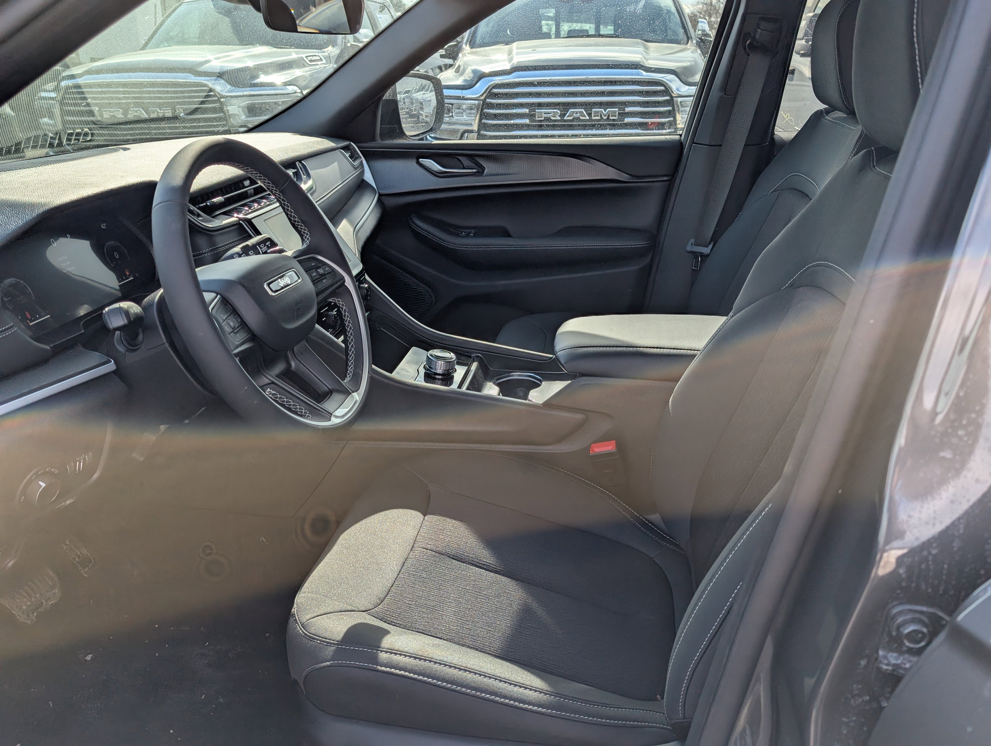 New 2026 Jeep Grand Cherokee Laredo image 10