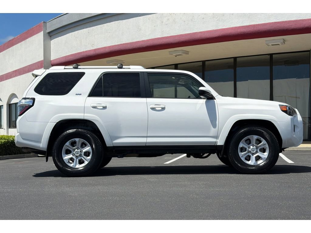 Used 2017 Toyota 4Runner SR5 image 3