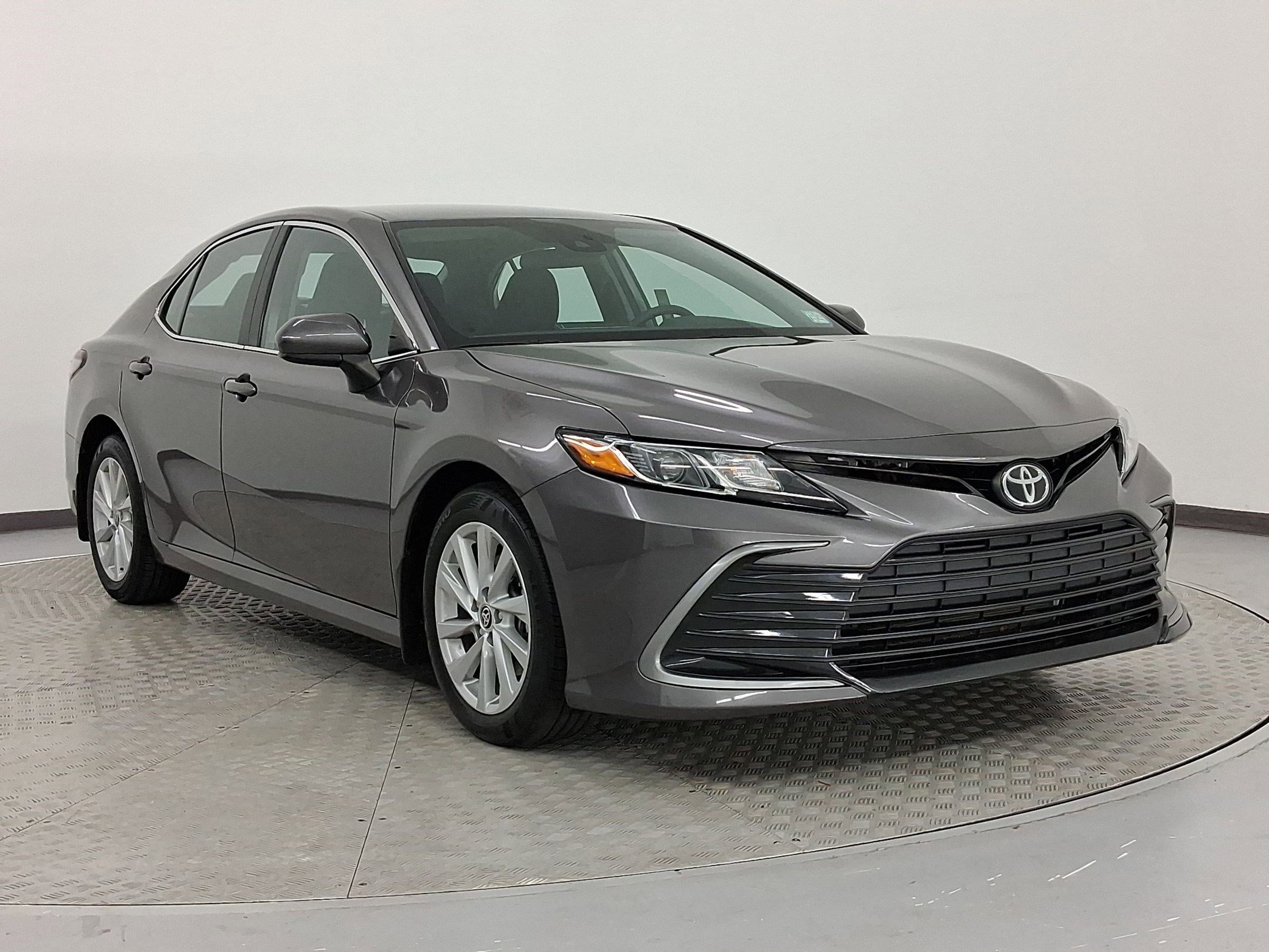 Used 2021 Toyota Camry LE image 7