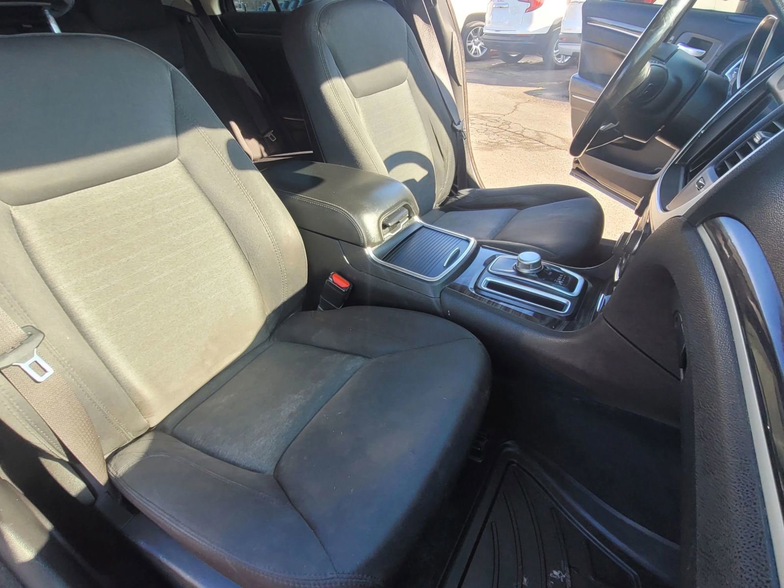 Used 2019 Chrysler 300 Touring w/ Sport Appearance Package image 8