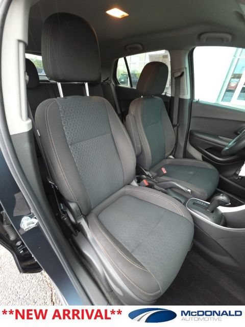 Used 2021 Chevrolet Trax LS w/ Tint and Cruise Package AWD/4WD image 23
