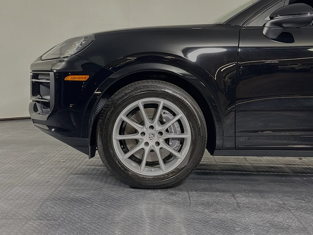 Certified 2024 Porsche Cayenne Coupe AWD/4WD image 31