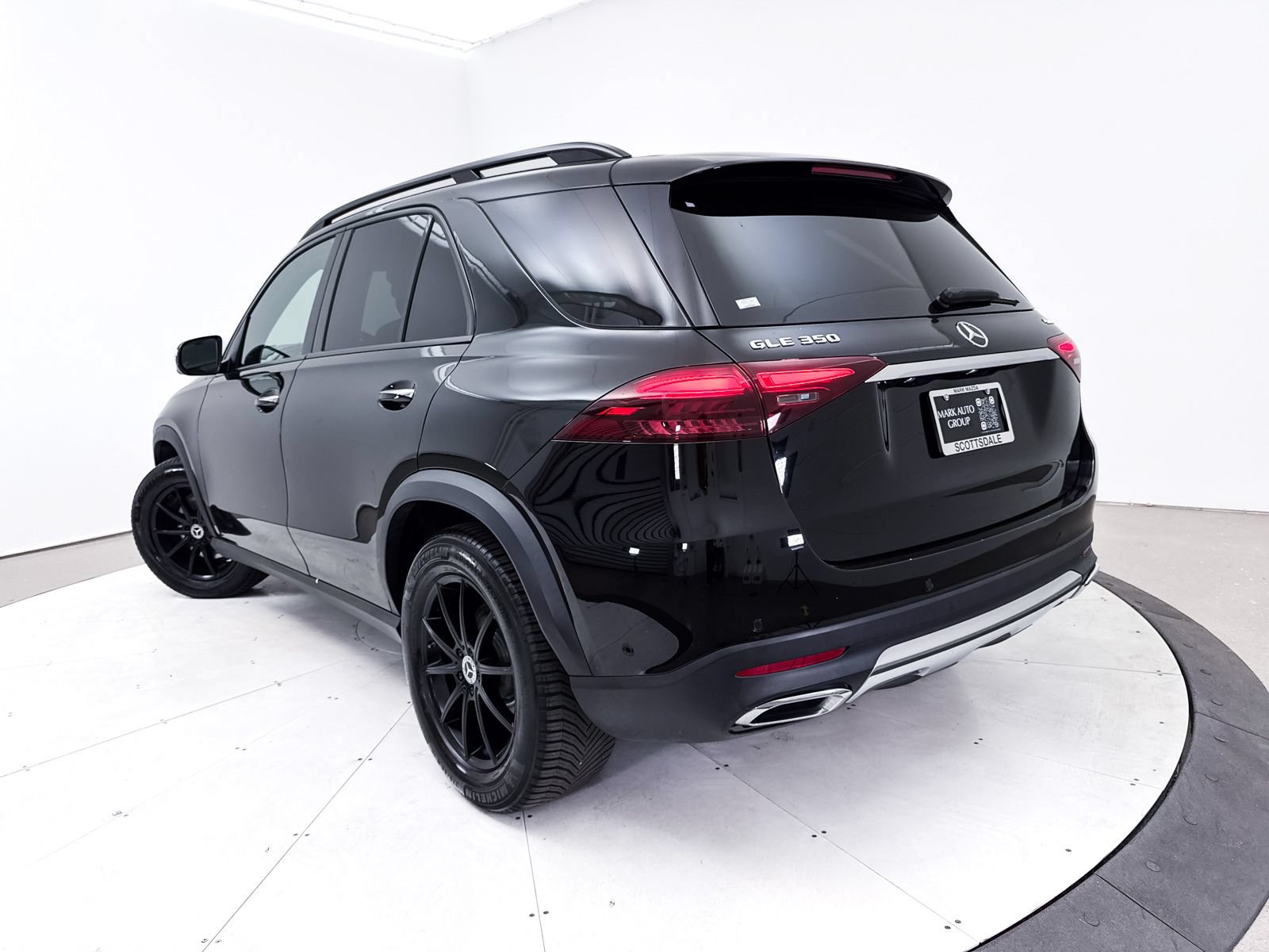 Used 2024 Mercedes-Benz GLE 350 4MATIC image 3