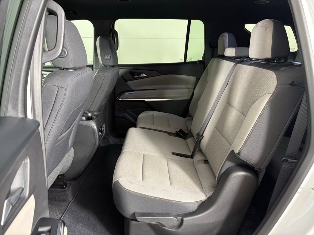 Used 2025 Chevrolet Traverse LT image 42