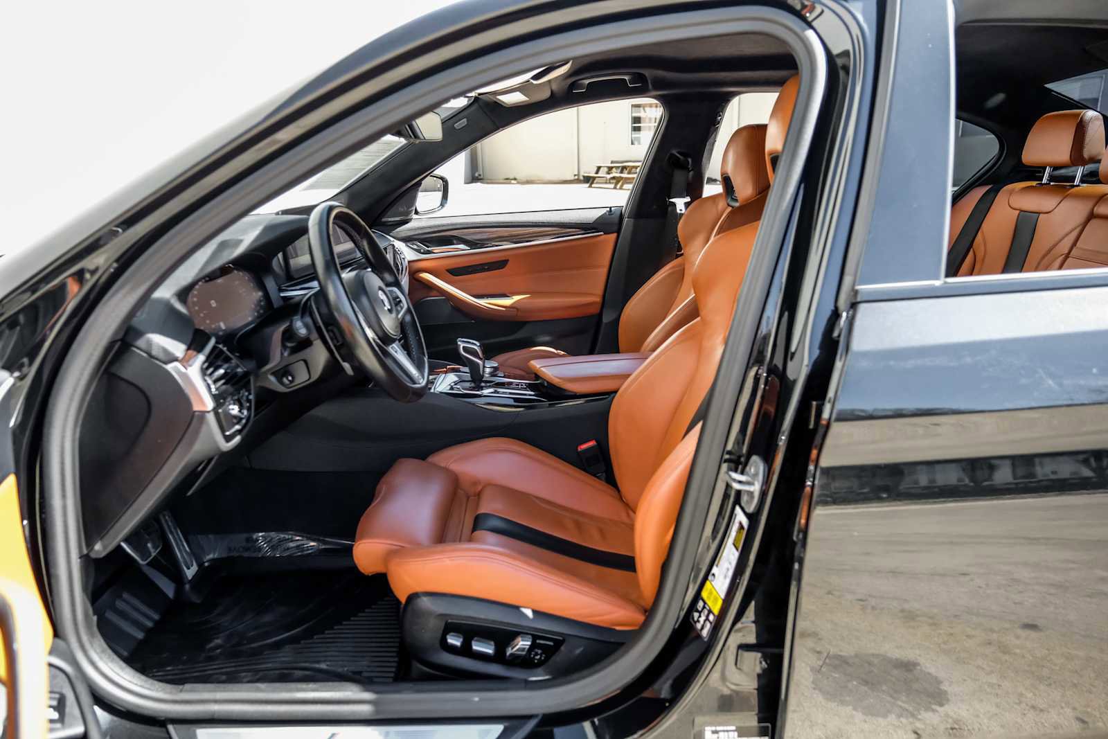 Used 2023 BMW M5 image 4